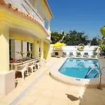 Villa Cubos By *